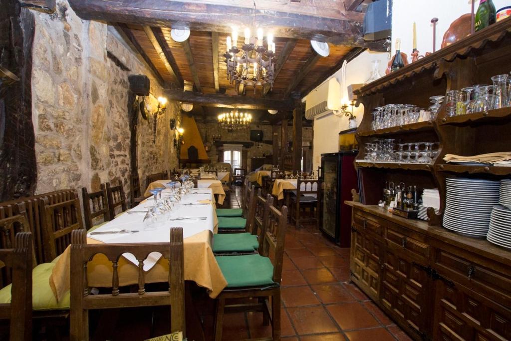 Hostal Meson Casa De Guzman Santo Domingo De Silos Kültér fotó