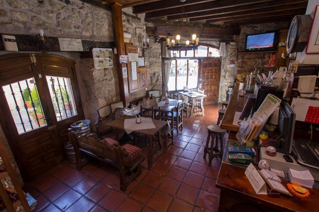 Hostal Meson Casa De Guzman Santo Domingo De Silos Kültér fotó