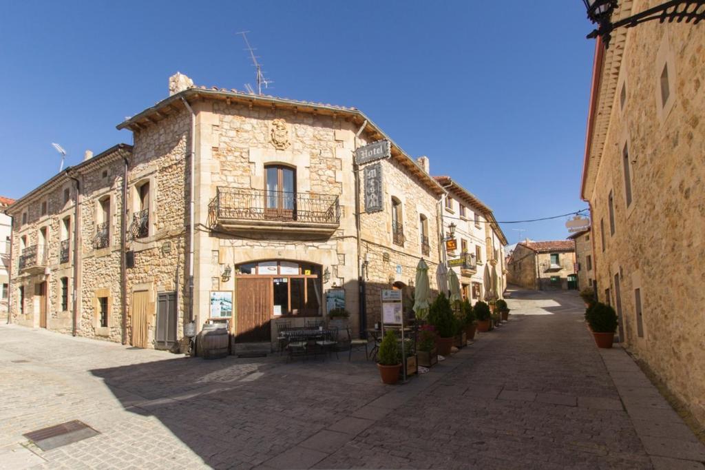 Hostal Meson Casa De Guzman Santo Domingo De Silos Kültér fotó