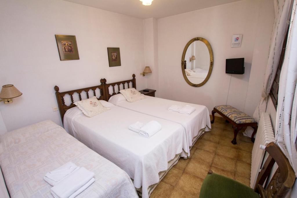 Hostal Meson Casa De Guzman Santo Domingo De Silos Szoba fotó